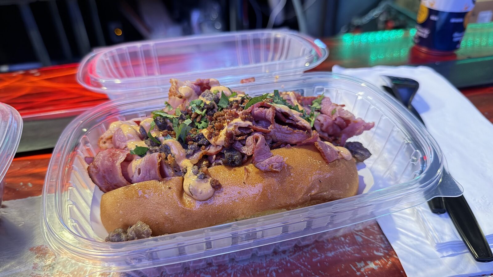 夜市風格的 Dirt Dog，6月1日
