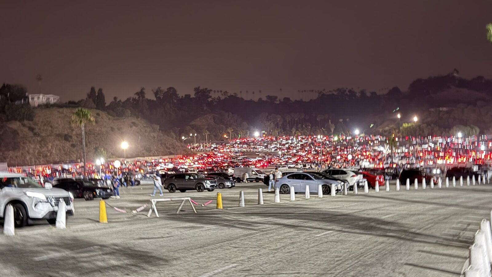散場後的停車場，6月5日