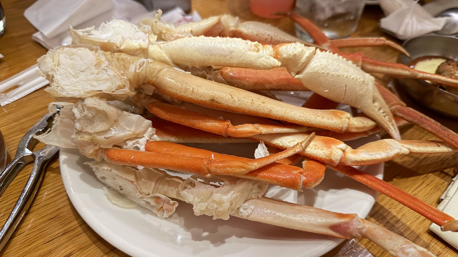 堆成小山的蟹腳，6月8日