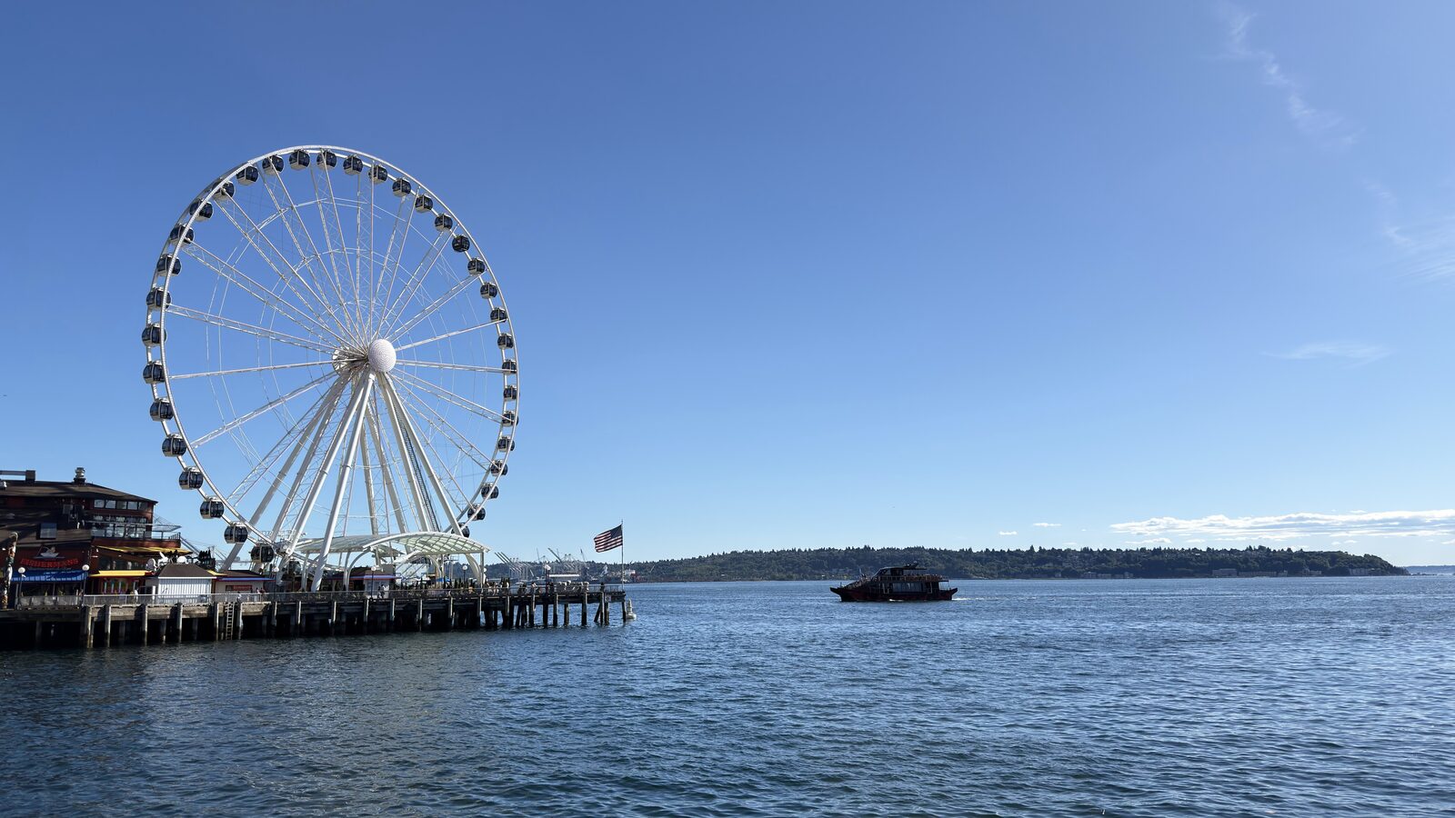海上的 Seattle Great Wheel，6月11日