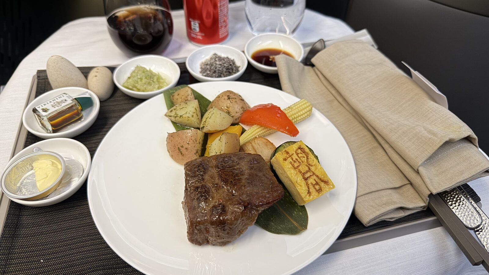 飛機上的牛排晚餐，6月1日