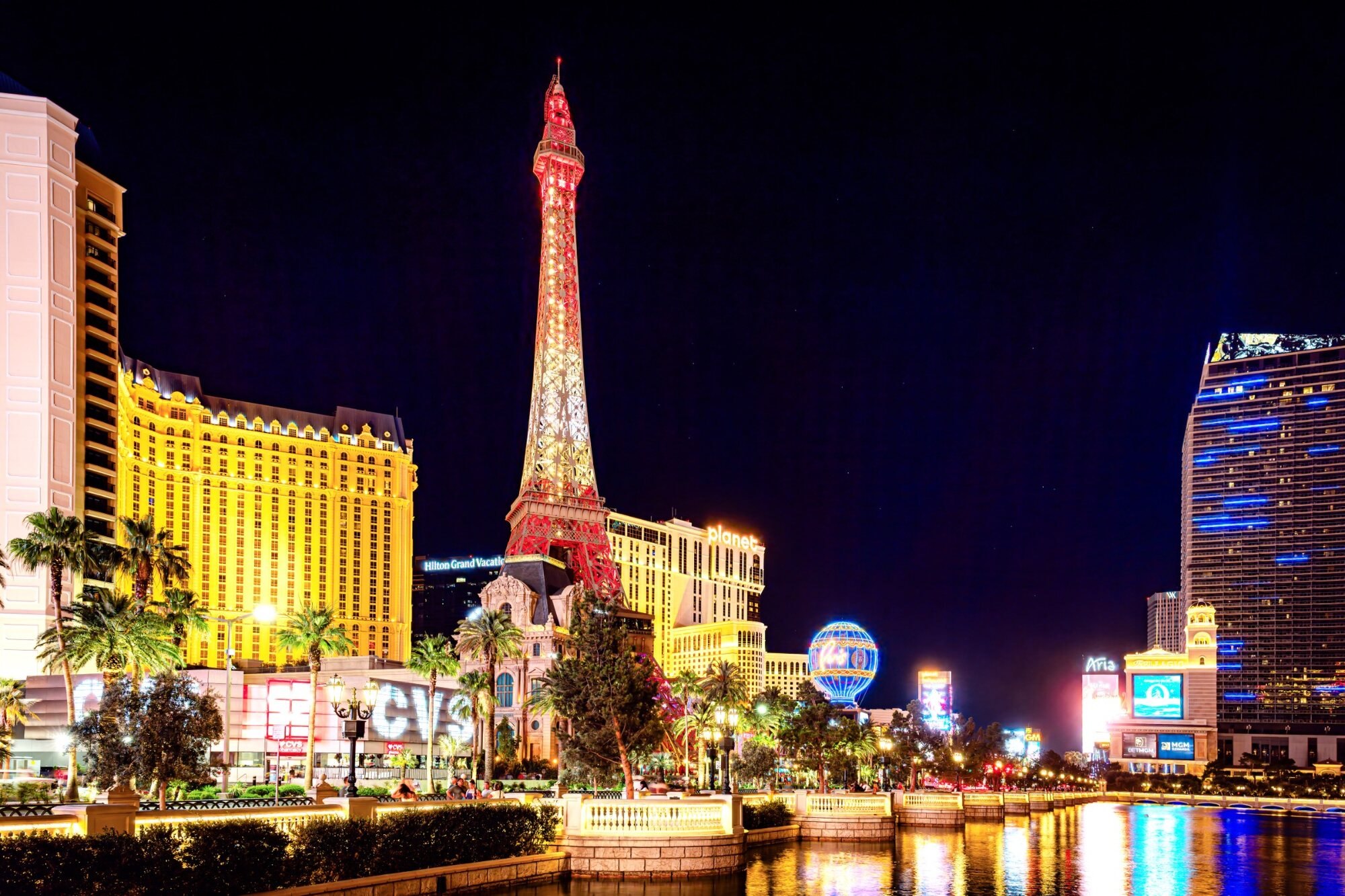 拉斯維加斯大道與巴黎鐵塔夜景